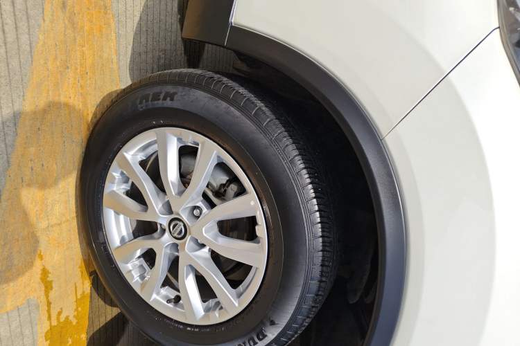 Used Nissan X-Trail 2017 2.0L CVT Comfort Edition 2WD Left Front Wheel Hub