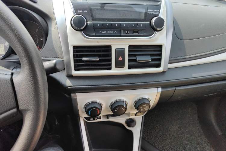 Used Toyota Vios 2016 1.5L Manual ZhiZhen Xingyao Edition Audio And AC Panel