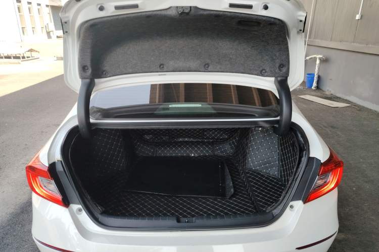 Used Honda Accord 2018 Rui Hybrid 2.0L Rui Ling Edition China VI
