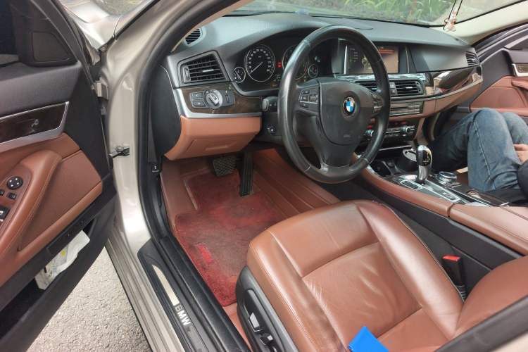 Used BMW 5 Series 2014 530Li Leading Model
