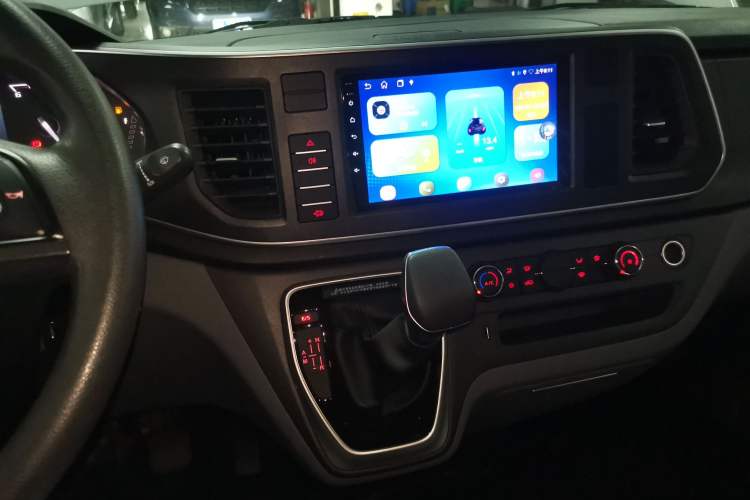 Used SAIC MAXUS Xintu V80 2024 Facelift Aoyuntong 6MT Long Wheelbase Mid-Top Version 147 Ps 6/7/8/9-Seater