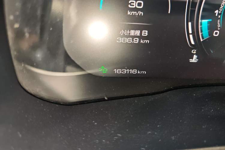 Used Wey VV6 2020 2.0T Two-Wheel Drive Smart Protection+ Odometer Close Up