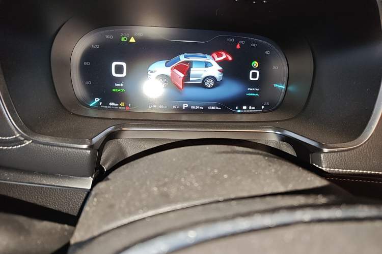 Used Roewe RX5 New Energy 2017 eRX5 50T Hybrid Connected Prestige Flagship Edition Odometer Close Up