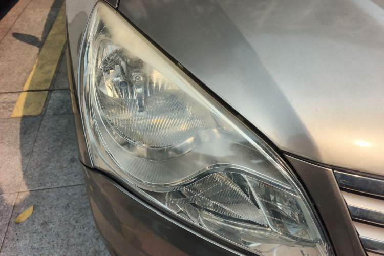 Used Hyundai Celesta 2011 1.6L Automatic Luxury Version Right Front Headlight