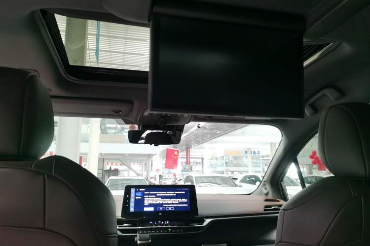 Used Toyota Sienna 2023 2.5L Hybrid Platinum Edition