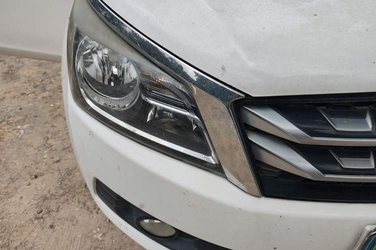 Used Venucia T70 2016 2.0L CVT Smart Choice Edition Right Front Headlight