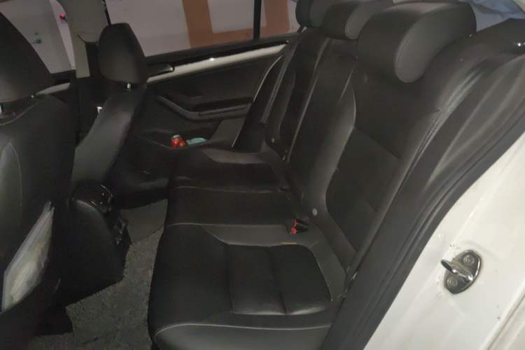 Used Volkswagen Sagitar 2017 1.6L Automatic Comfort Model Interior 4