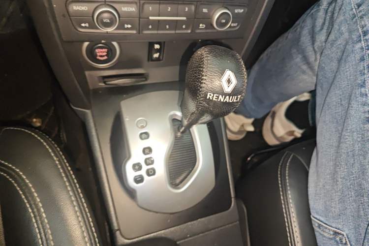 Used Renault Koleos 2014 Revised Version 2.0L Two-Wheel Drive Standard Edition Gear Lever