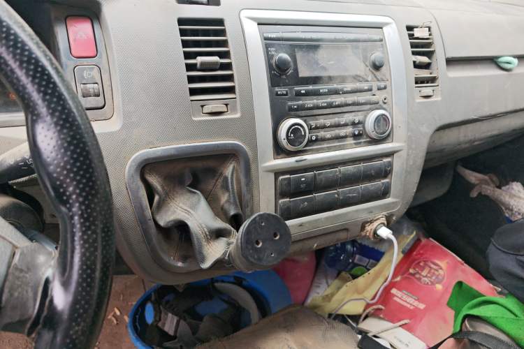 Used Foton Scenic G7 2016 2.0L Commercial Version Long Wheelbase High Roof – 4Q20M Audio And AC Panel