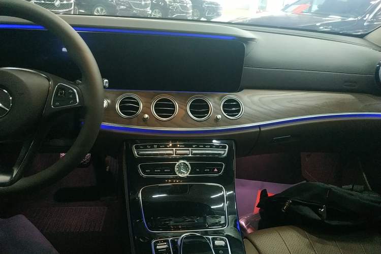 Used Mercedes-Benz E-Class 2016 E 200 L Audio And AC Panel