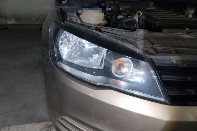 Used Volkswagen Jetta 2013 1.6L Automatic Fashion Model Right Front Headlight