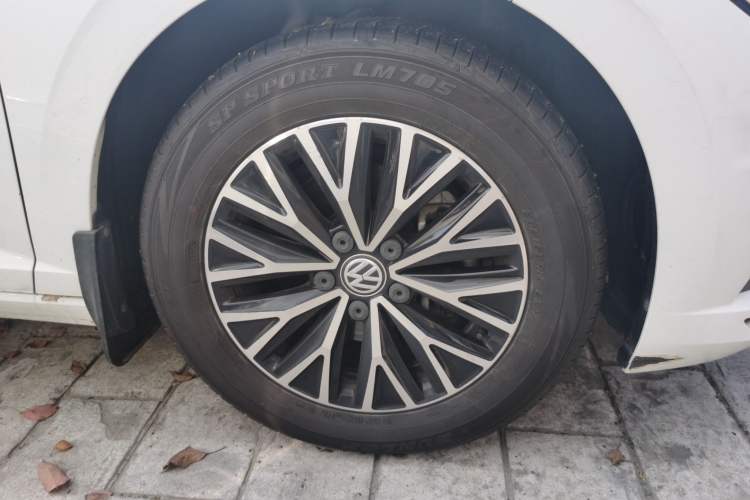 Used Volkswagen Sagitar 2020 200TSI DSG Comfort Version China VI Standard Right Front Wheel Hub