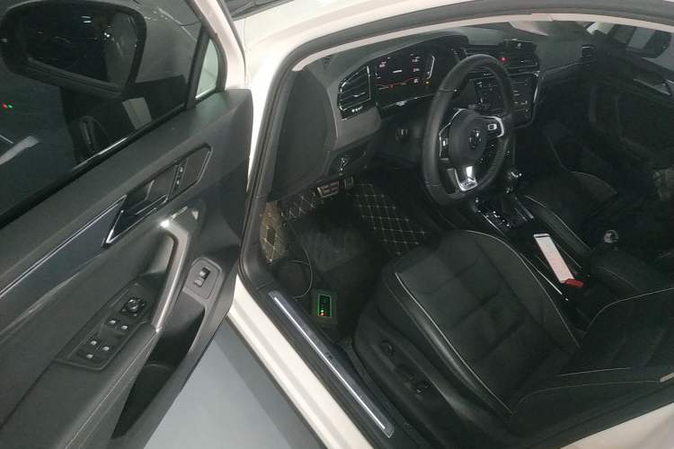 Used Volkswagen Tiguan L 2019 330TSI Automatic Two-Wheel Drive R-Line Flagship Model China VI Standard