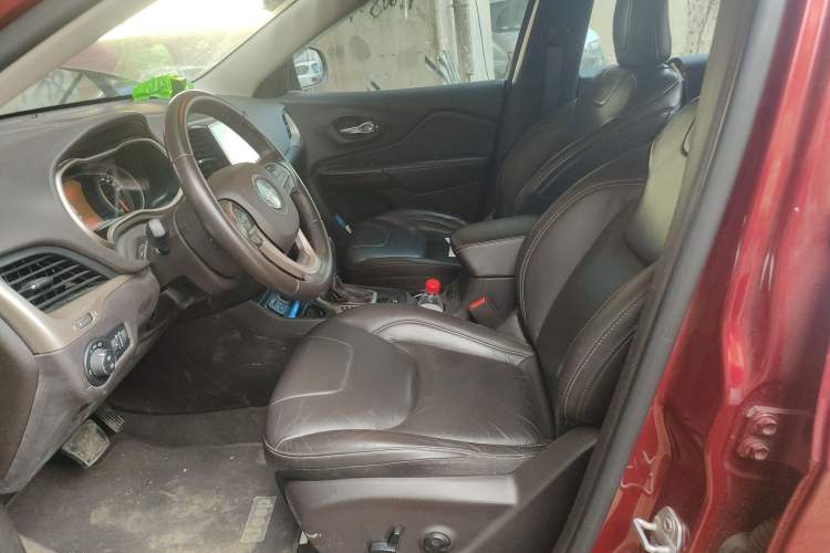 Used Jeep Cherokee 2017 2.0L Superior Edition