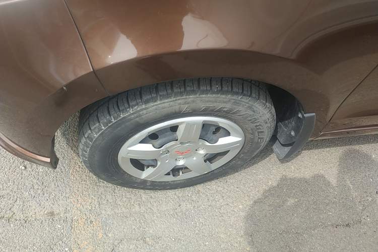 Used Wuling Hongguang 2021 1.5L S Base Version LAR Left Front Wheel Hub