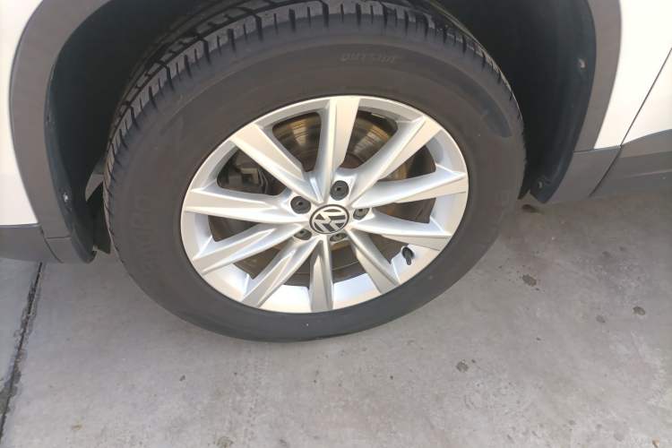 Used Volkswagen Tiguan 2016 280TSI Automatic Two-Wheel-Drive Silk Road Style Edition Left Front Wheel Hub