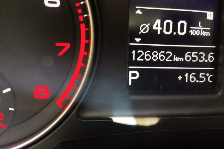 Used Audi Q3 2015 35 TFSI Comfort Model Odometer Close Up