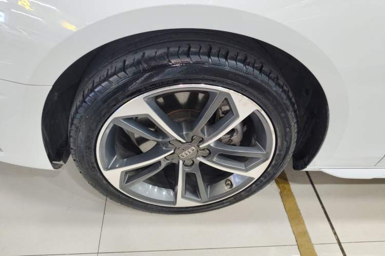 Used Audi A4L 2020 40 TFSI Fashionable and Elegant Model
