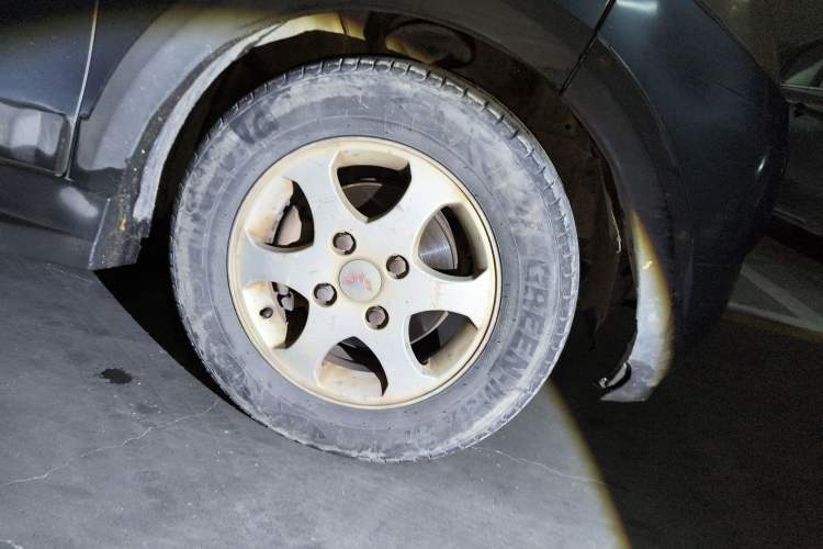 Used Wuling Hongguang 2010 1.2L Standard Version China IV Right Front Wheel Hub