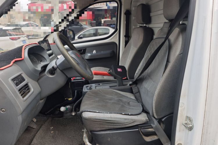 Used Wuling Yangguang 2024 300km Range Practical Window-Sealed Version 60kW
