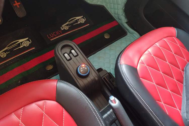 Used Wuling Hongguang MINIEV 2020 Zizai Version Lithium-NMC Gear Lever