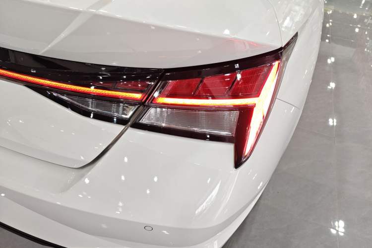 Used Hyundai Elantra 2022 1.5L CVT LUX Prestige Edition Right Rear Taillight