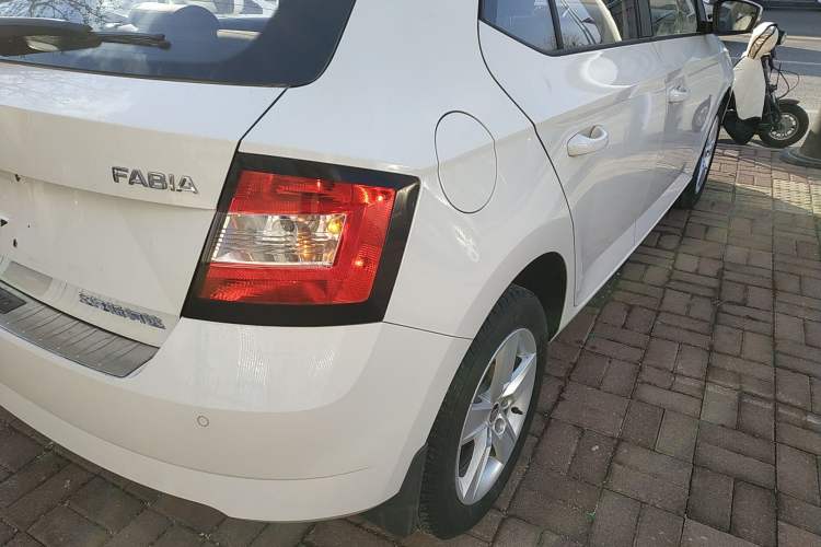 Used Skoda Fabia 2016 1.4L Automatic Car Enjoy Edition