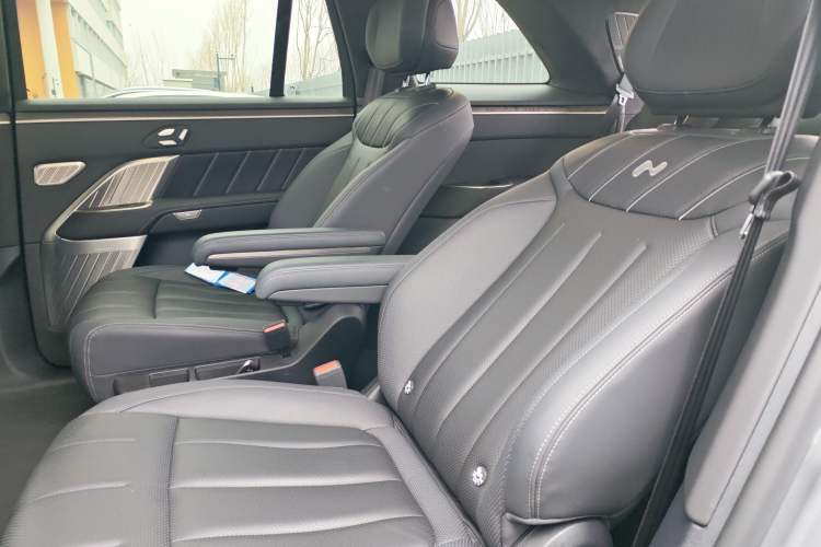 Used ONVO Luxeed L90 2025 Model—Max Six-Seater Version