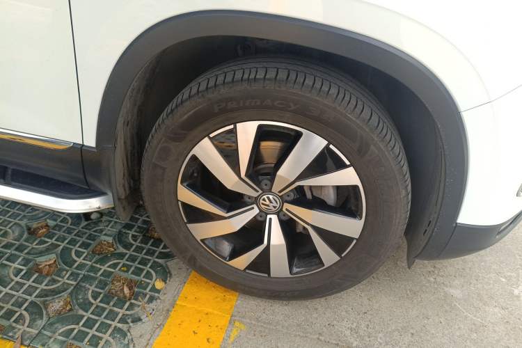 Used Volkswagen Tayron 2019 330TSI Four-Wheel Drive Luxury Version China V Standard Right Front Wheel Hub