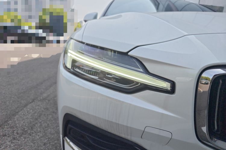 Used Volvo V60 2024 B5 Zhiyuan Luxury Edition
