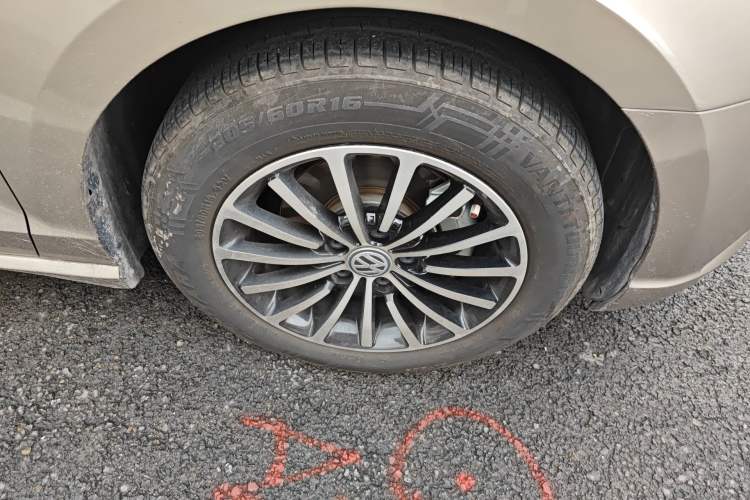 Used Volkswagen Lamando 2015 230TSI DSG Fashion Edition Right Front Wheel Hub