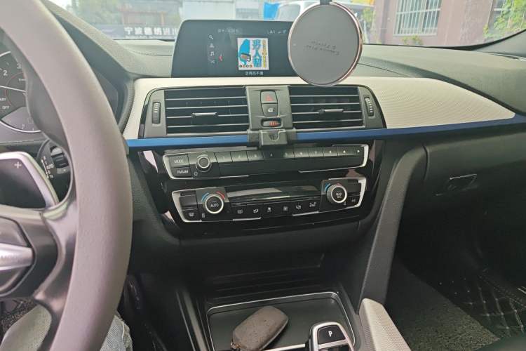 Used BMW 3 Series 2018 320i M Sport Package Audio And AC Panel