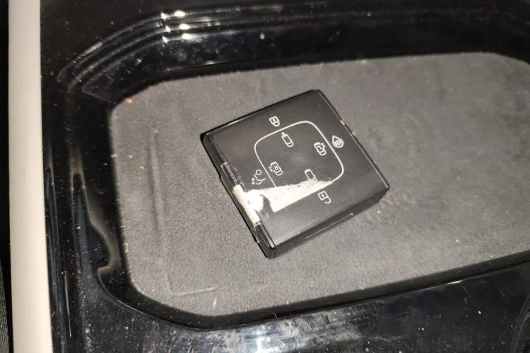 Used Volvo EM90 2025 Ultra Six-Seater
