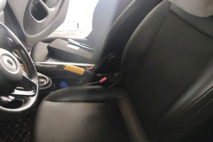 Used smart fortwo 2015 1.0L 52 kW hardtop Dynamic version Left Front Seat