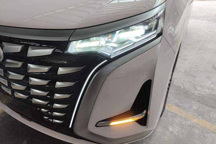 Used Denza D9 2024 DM-i 980 Four-Wheel Drive Flagship Model
