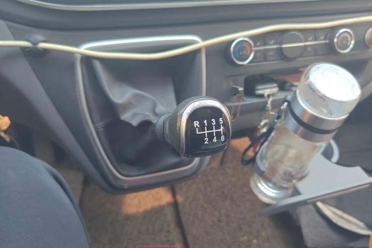 Used SAIC MAXUS Xintu V80 2021 2.0T PLUS Manual Aoyuntong Short Wheelbase Mid-Roof 5/6-Seater
