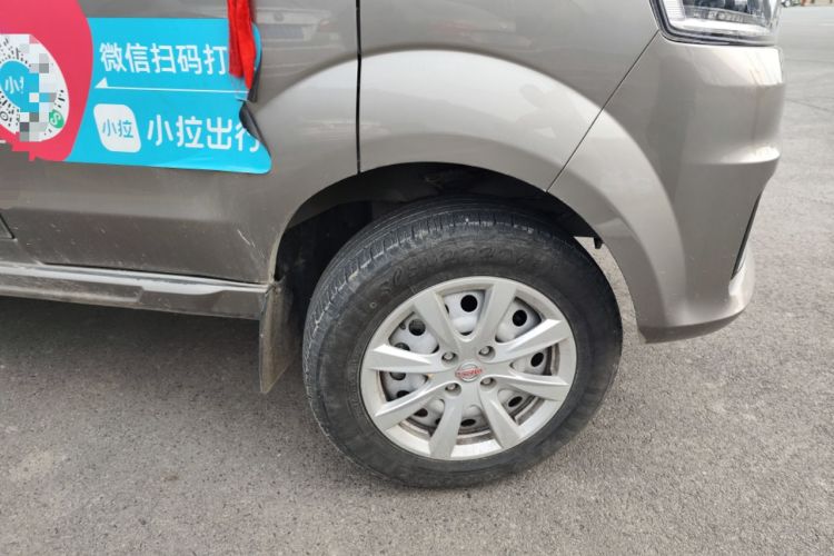 Used Jinbei New Hiace X30L 2024 Wealth Edition Van 2/5 Seats Front-Mounted Air Conditioning Right Front Wheel Hub