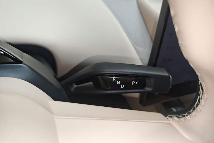 Used Xiaomi Auto YU7 2025 Ultra-Long Range Rear-Wheel Drive Version Gear Lever