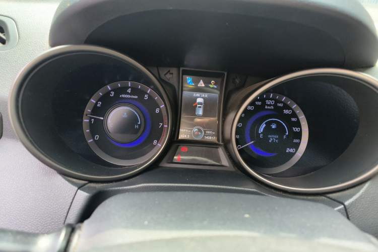 Used CHANGAN CS75 2014 2.0L Manual Leading Version China IV Standard
