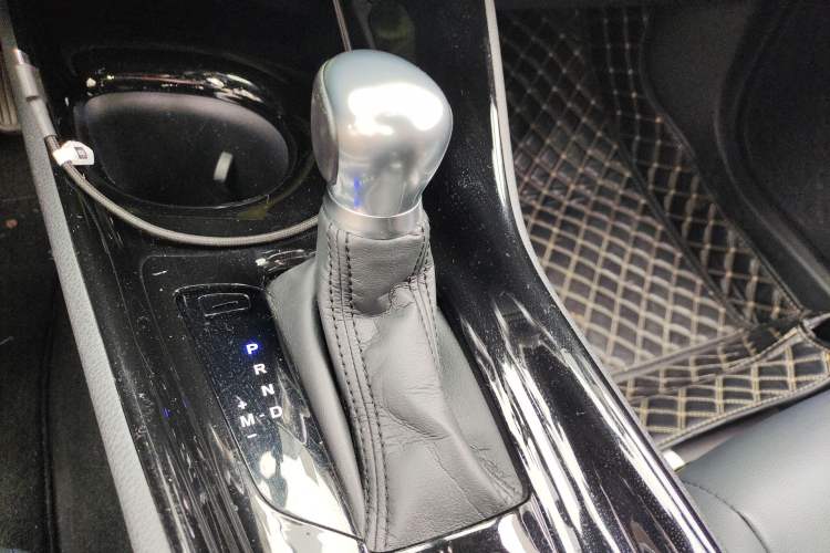 Used Toyota C-HR 2020 2.0L Luxury Edition Gear Lever