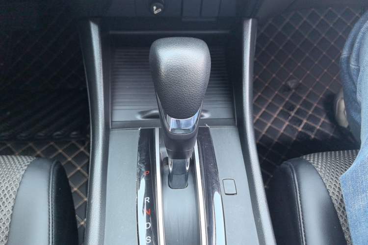 Used Honda Jade 2020 1.8L automatic Comfort version Gear Lever