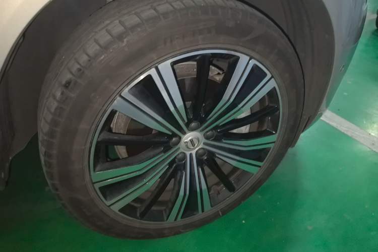 Used Volvo XC60 New Energy 2023 T8 Plug-in Hybrid Long-Range All-Wheel Drive Smart & Luxurious Enjoyment Edition Right Front Wheel Hub