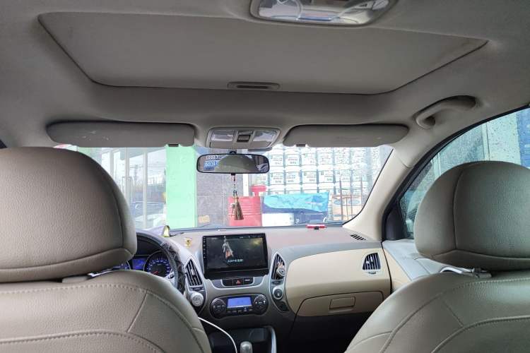 Used Hyundai ix35 2012 2.0L Automatic Two-Wheel Drive New Edition GL Headliner