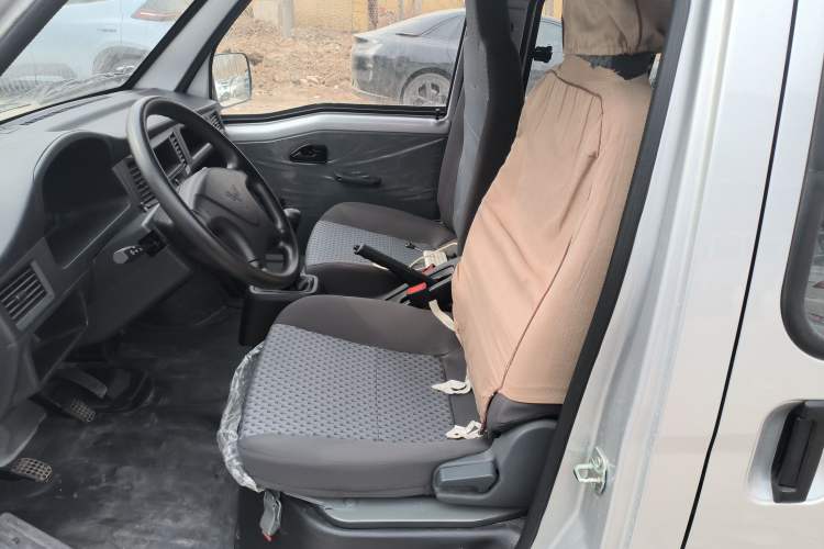 Used Wuling Zhiguang 2023 1.5L Practical Version 5/7 Seats