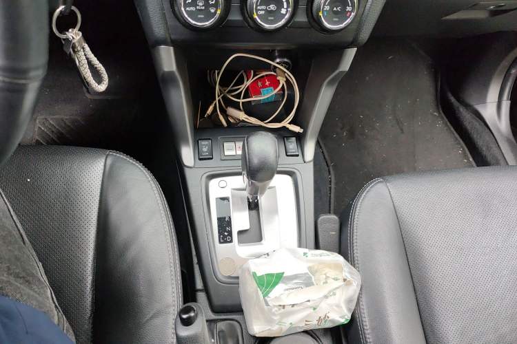 Used Subaru Forester 2014 2.0i Automatic Luxury Edition Gear Lever