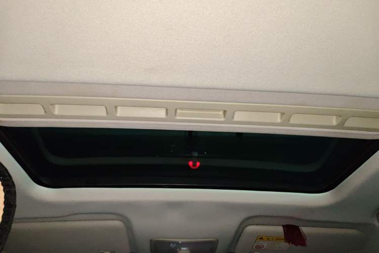 Used Roewe 360 2015 1.5L Automatic Luxury Edition Headliner