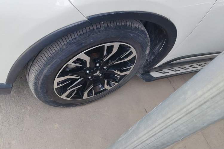 Used Mitsubishi Outlander 2019 2.4L 4x4 Zhi Xiang Edition 7 Seats China V Emission Standard
