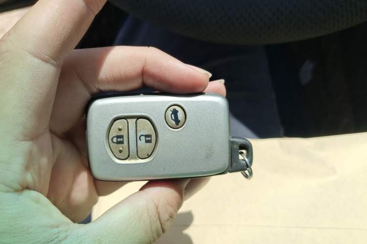 Used Toyota Crown 2010 2.5L Royal Leather Sunroof Edition Vehicle Key