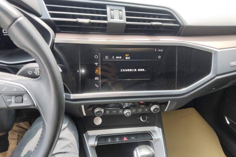 Used Audi Q3 2019 40 TFSI Fashionable and Elegant Model Audio And AC Panel