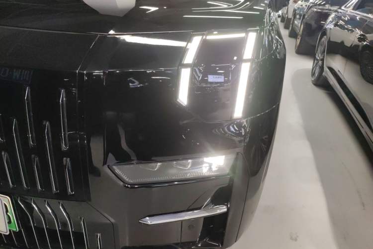 Used Zeekr 009 2024 7-Seater Walk-Through Version Four-Wheel Drive 108 kWh Left Front Headlight